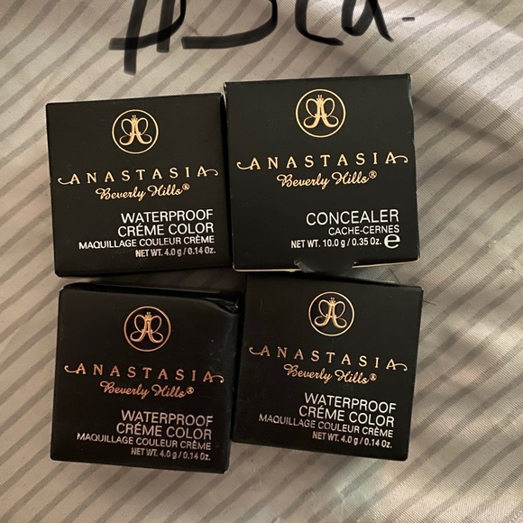 Makeup - Picture 3 of 6